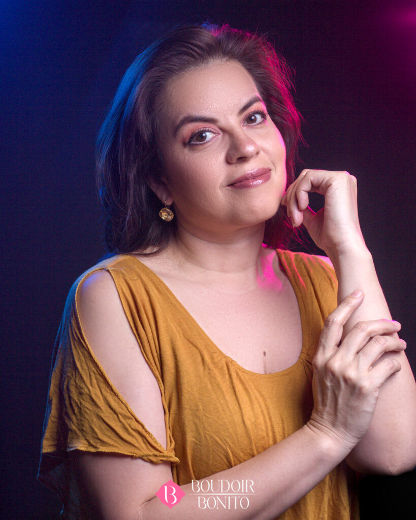 Areli, cofundadora y tu acompañante en la esperiencia Boudoir Bonito.